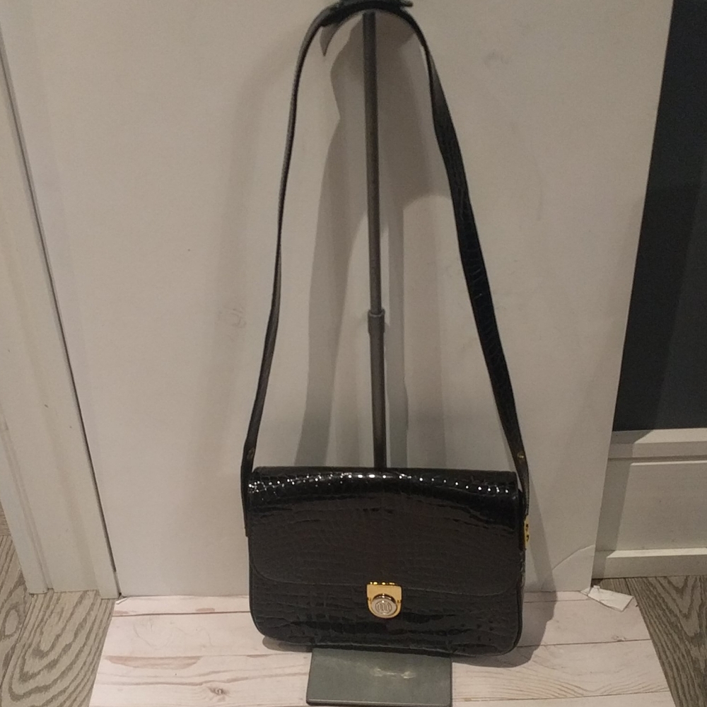 Beautifu vintagel shoulder bag by F.B.M🌸🌸🌸
